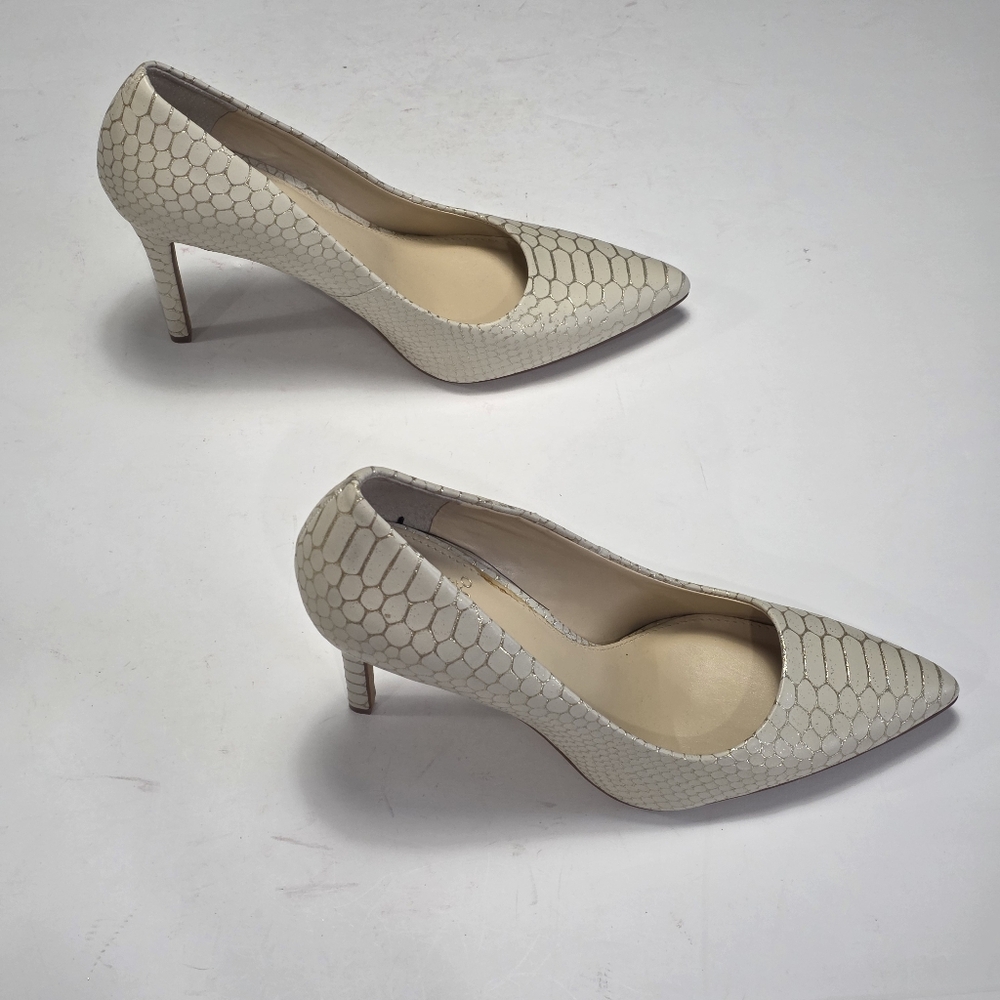 Elegant Cream Textured Women's Pumps Size 10M